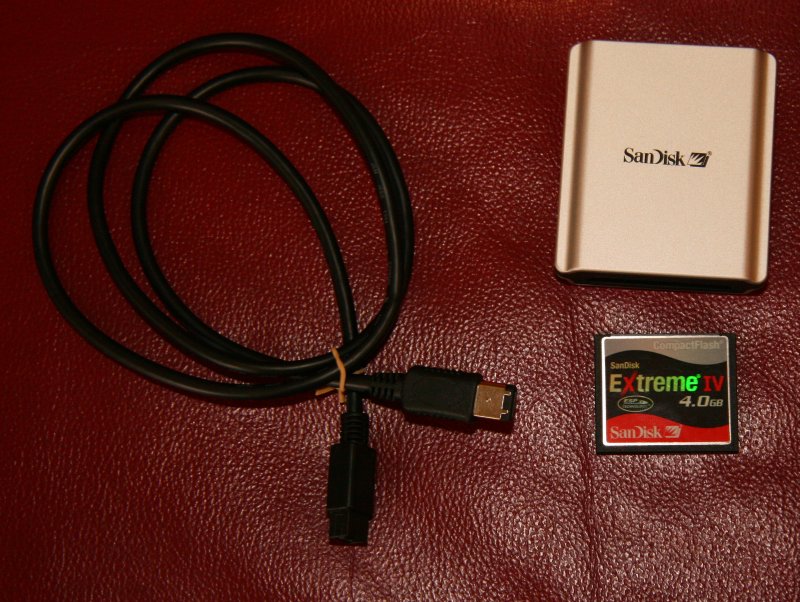 Photo of the Sandisk Extreme Firewire Compact Flash Card Reader